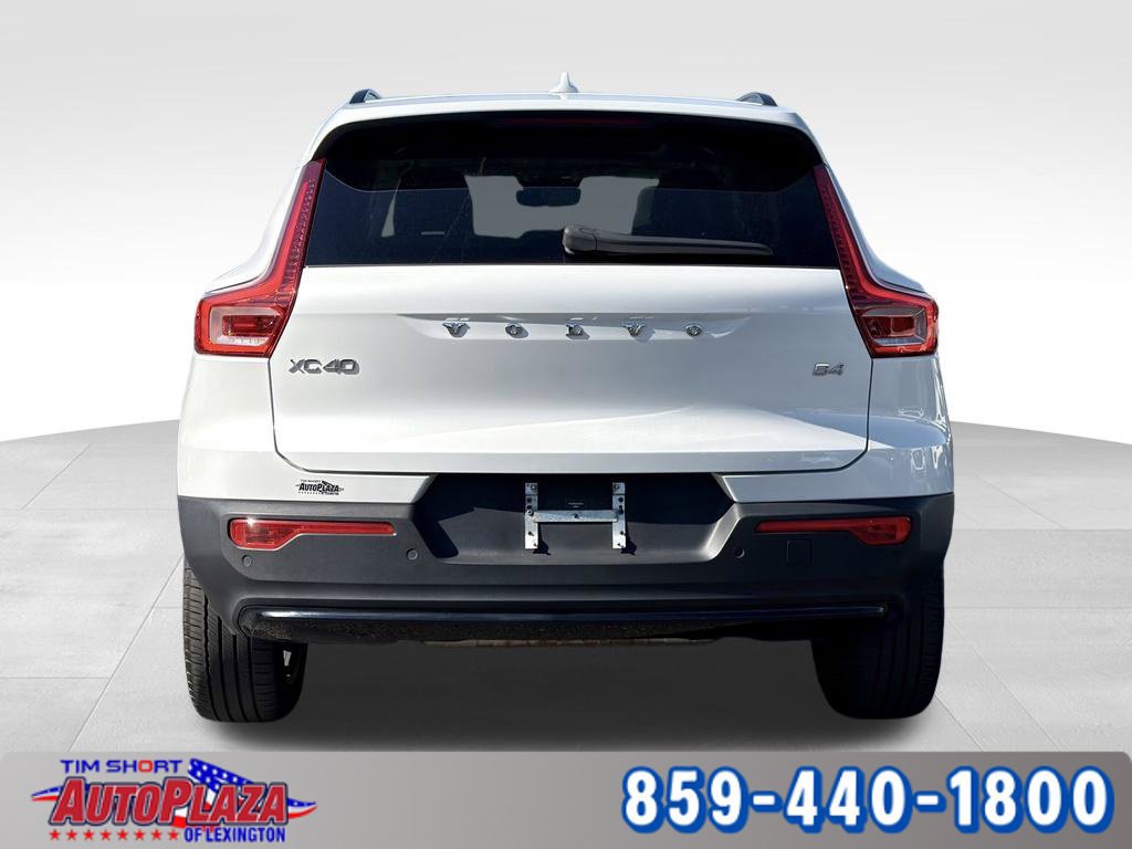 Used 2023 Volvo XC40 B4 Ultimate FWD image 11