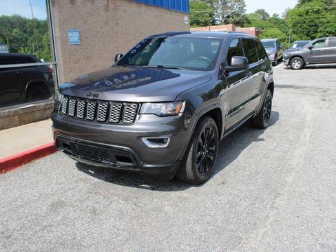 Used 2021 Jeep Grand Cherokee Laredo X RWD image 3