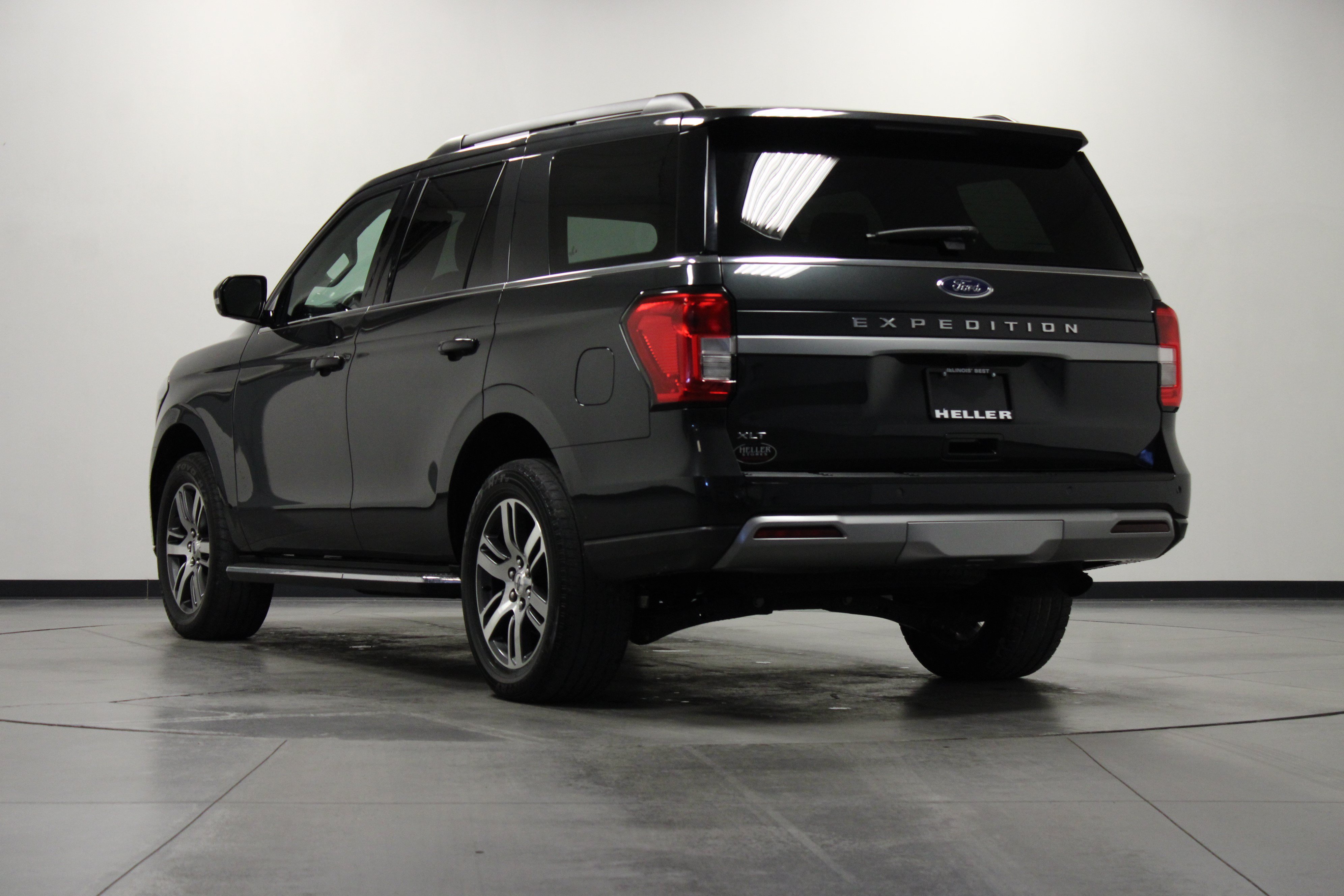 Used 2023 Ford Expedition XLT AWD/4WD image 6