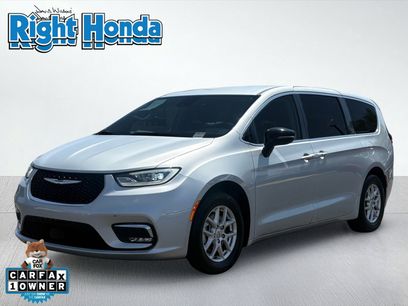 Used 2024 Chrysler Pacifica Touring-L