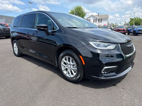 Used 2026 Chrysler Pacifica Select FWD image 4