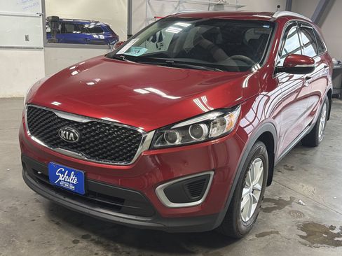 Used 2016 Kia Sorento FWD image 3
