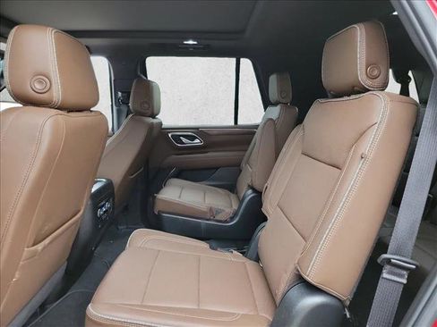 Used 2022 Chevrolet Tahoe High Country w/ Premium Package AWD/4WD image 16