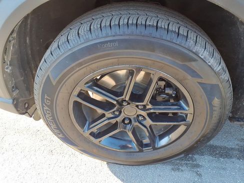 Used 2025 Ford Explorer Active image 9