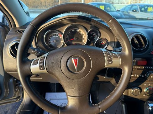 Used 2009 Pontiac G6 Sedan w/ Sport Package 1 FWD image 8