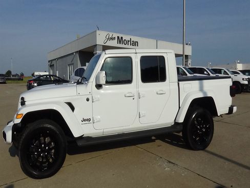 Used 2023 Jeep Gladiator Overland AWD/4WD image 1