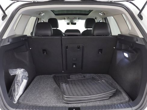 Used 2025 Volkswagen Taos SE image 17