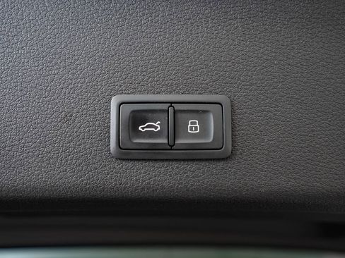 Used 2021 Audi e-tron Premium w/ Convenience Plus Package image 22