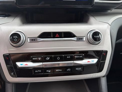 Used 2023 Ford Explorer XLT w/ Equipment Group 202A AWD/4WD image 26