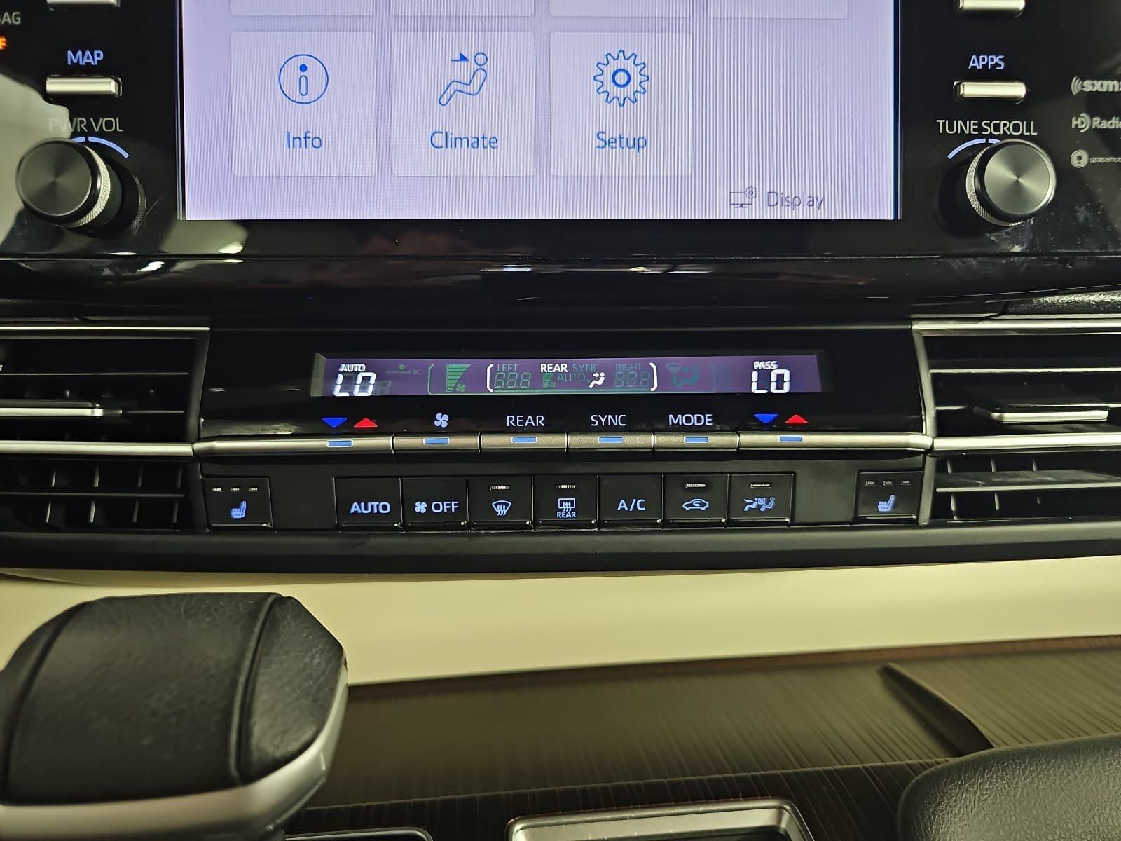 Used 2022 Toyota Sienna XLE FWD image 21