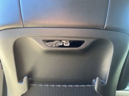 Used 2024 Chrysler Pacifica Touring-L image 25