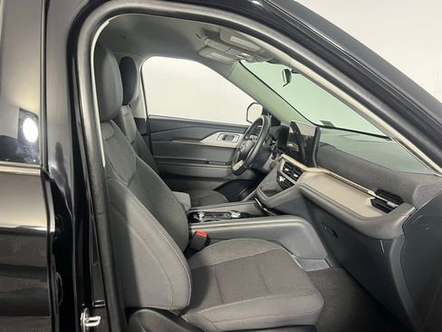 Used 2025 Ford Explorer Active image 35