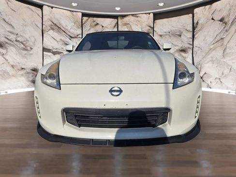 Used 2013 Nissan 370Z Roadster image 2