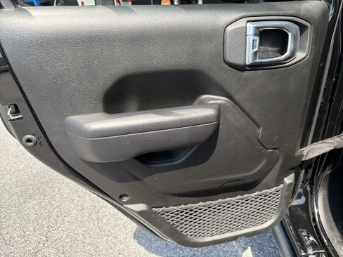 Used 2024 Jeep Wrangler Unlimited Rubicon AWD/4WD image 26