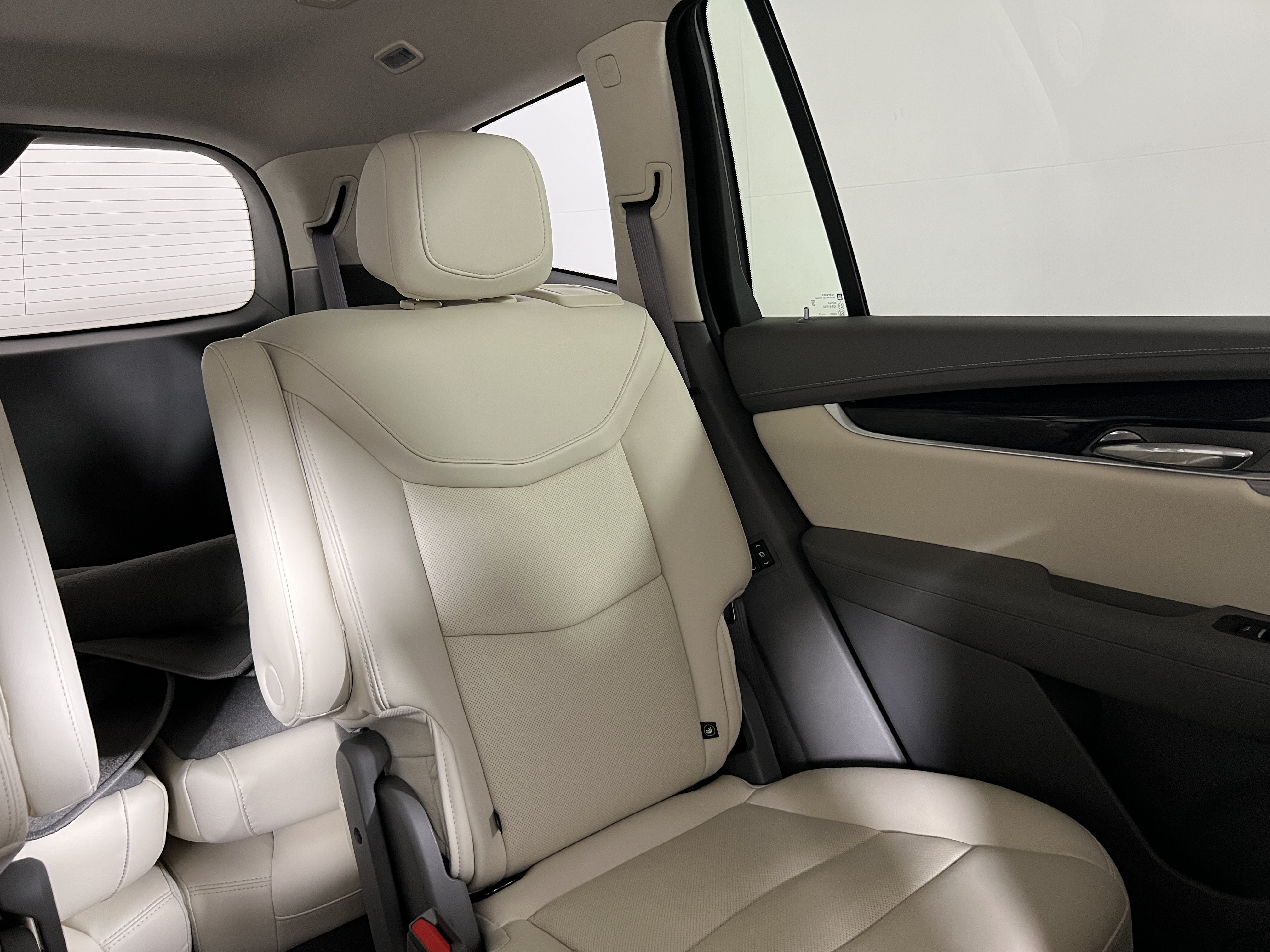 Used 2024 Cadillac XT6 Premium Luxury w/ Technology Package FWD image 15