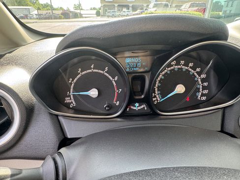 Used 2016 Ford Fiesta Titanium FWD image 12