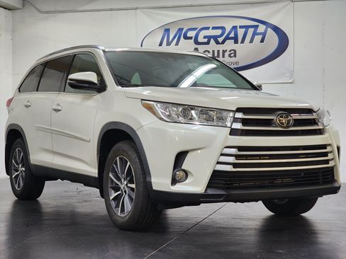 Used 2019 Toyota Highlander XLE AWD/4WD image 2