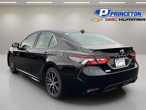 Used 2023 Toyota Camry SE image 6
