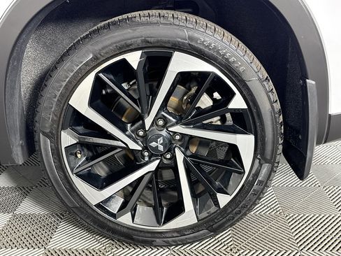 Used 2023 Mitsubishi Outlander SE image 36