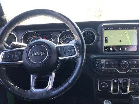 Used 2019 Jeep Wrangler Unlimited Sahara AWD/4WD image 30