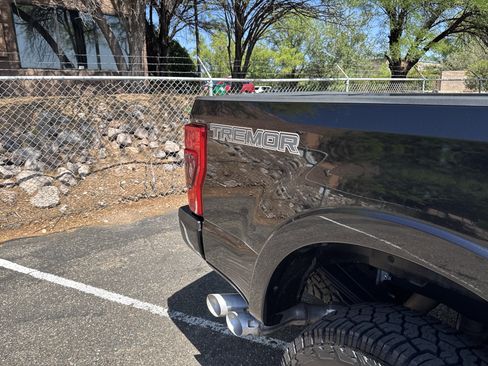 Used 2022 Ford F250 Lariat w/ Tremor Off-Road Package AWD/4WD image 10