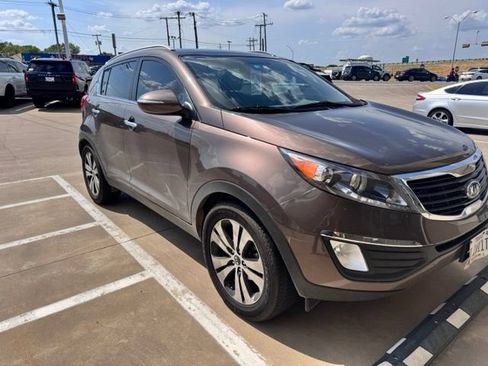 Used 2011 Kia Sportage EX w/ Premium Pkg w/Leather Seats FWD image 2