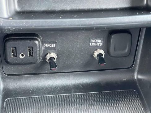 Used 2022 Chevrolet Colorado LT w/ Fleet Safety Package RWD image 31
