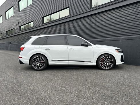 Used 2025 Audi SQ7 Prestige image 11