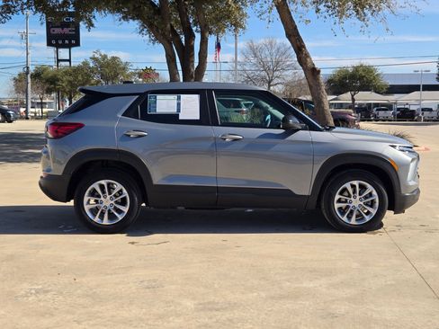 Certified 2024 Chevrolet TrailBlazer LS w/ LS Convenience Package image 2