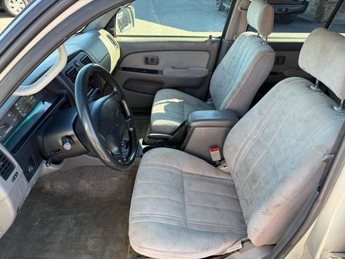 Used 2002 Toyota 4Runner SR5 image 11