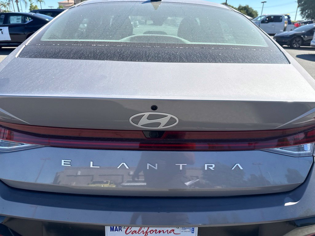 Used 2025 Hyundai Elantra SEL FWD image 9
