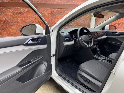 Used 2024 Volkswagen Taos SE image 10