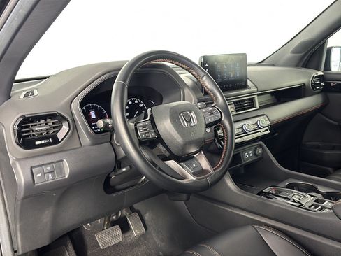 Used 2024 Honda Pilot TrailSport image 4