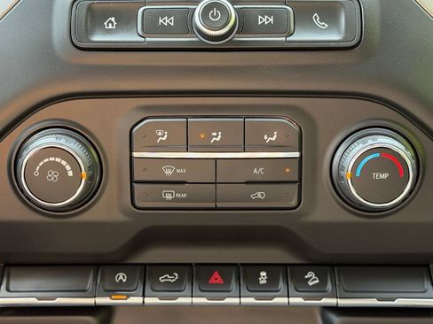 Used 2021 Chevrolet Silverado 1500 Custom Trail Boss AWD/4WD image 11
