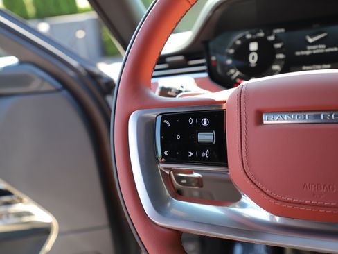 Certified 2025 Land Rover Range Rover SV AWD/4WD image 23