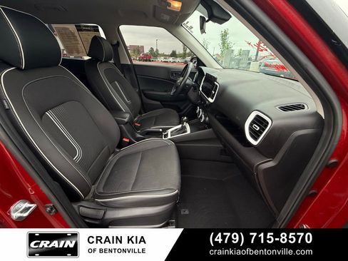 Used 2024 Hyundai Venue Limited FWD image 32