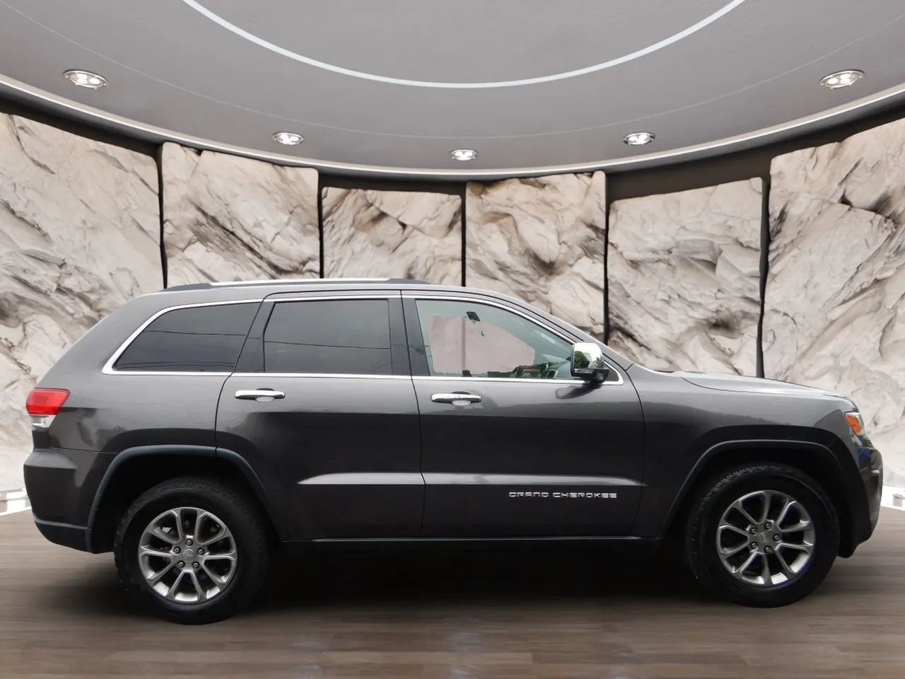 Used 2015 Jeep Grand Cherokee Limited AWD/4WD image 5
