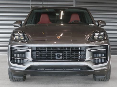 Certified 2026 Porsche Cayenne S AWD/4WD image 8