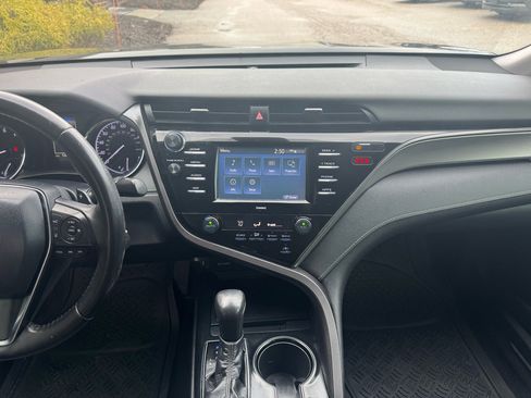 Used 2020 Toyota Camry SE image 11