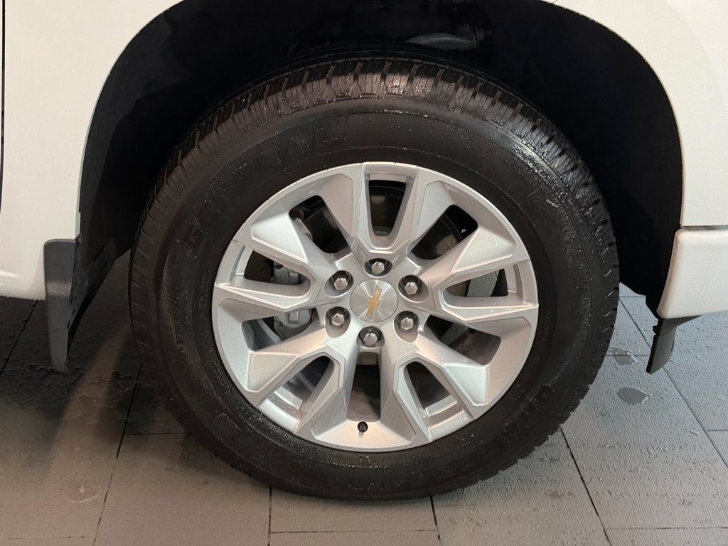 Used 2026 Chevrolet Silverado 1500 Custom RWD image 9