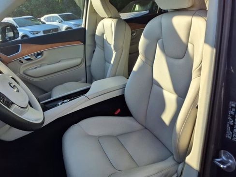 Used 2022 Volvo XC90 T6 Momentum w/ Advanced Package image 16
