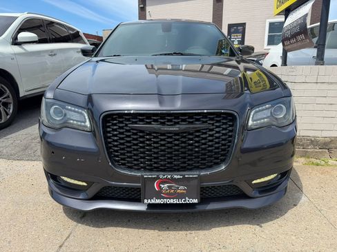 Used 2018 Chrysler 300 S w/ 300S Premium Group RWD image 6