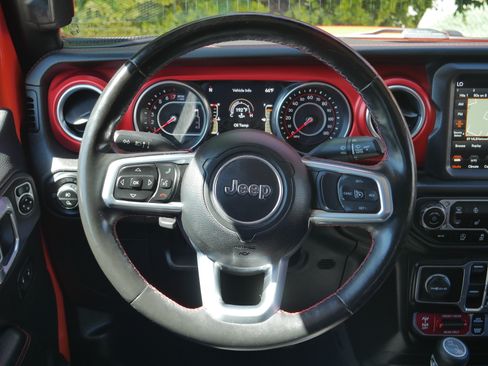 Used 2020 Jeep Gladiator Rubicon AWD/4WD image 6