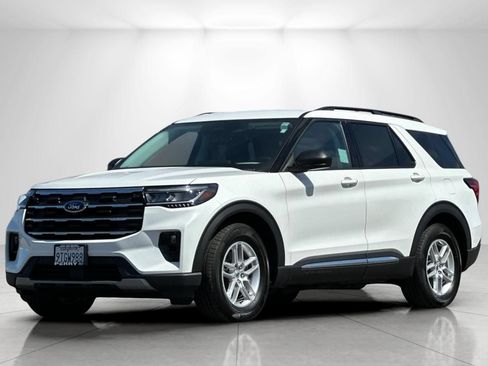 Used 2025 Ford Explorer Active w/ Active Comfort Package RWD image 7