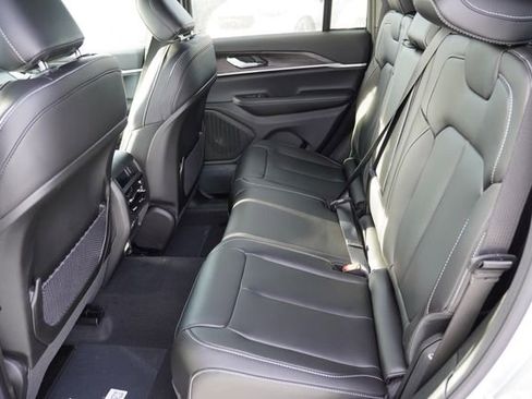 New 2025 Jeep Grand Cherokee Limited w/ Black Appearance Package AWD/4WD image 11