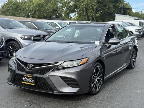 Used 2019 Toyota Camry SE FWD image 4