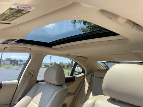 Used 2013 Lexus LS 460 AWD w/ Comfort Pkg image 28