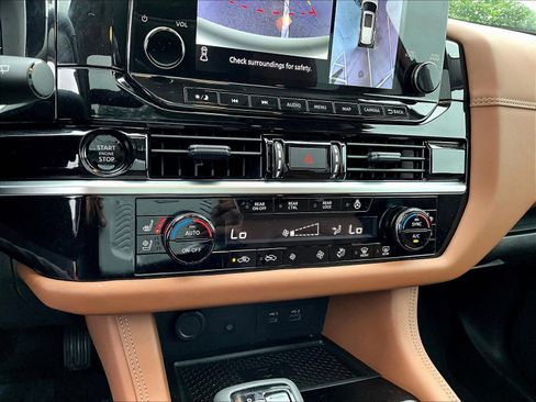 Certified 2025 Nissan Pathfinder Platinum w/ Cargo Package AWD/4WD image 15
