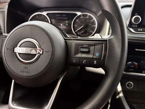 Used 2022 Nissan Rogue SV FWD image 14