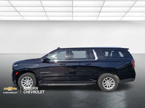 Used 2024 Chevrolet Suburban LT AWD/4WD image 2